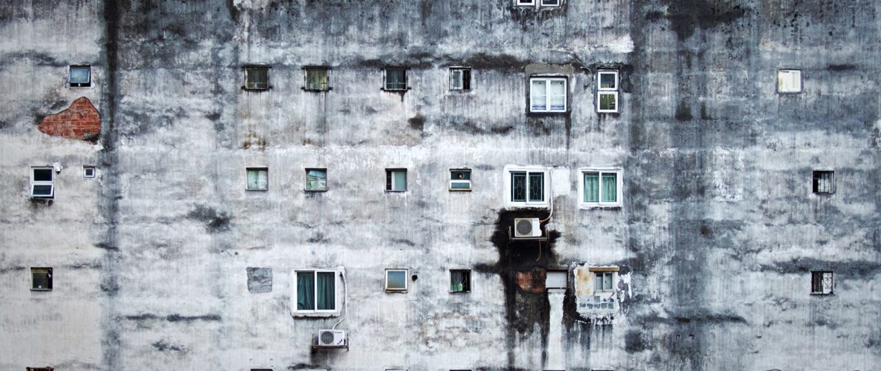 gray concrete building photography