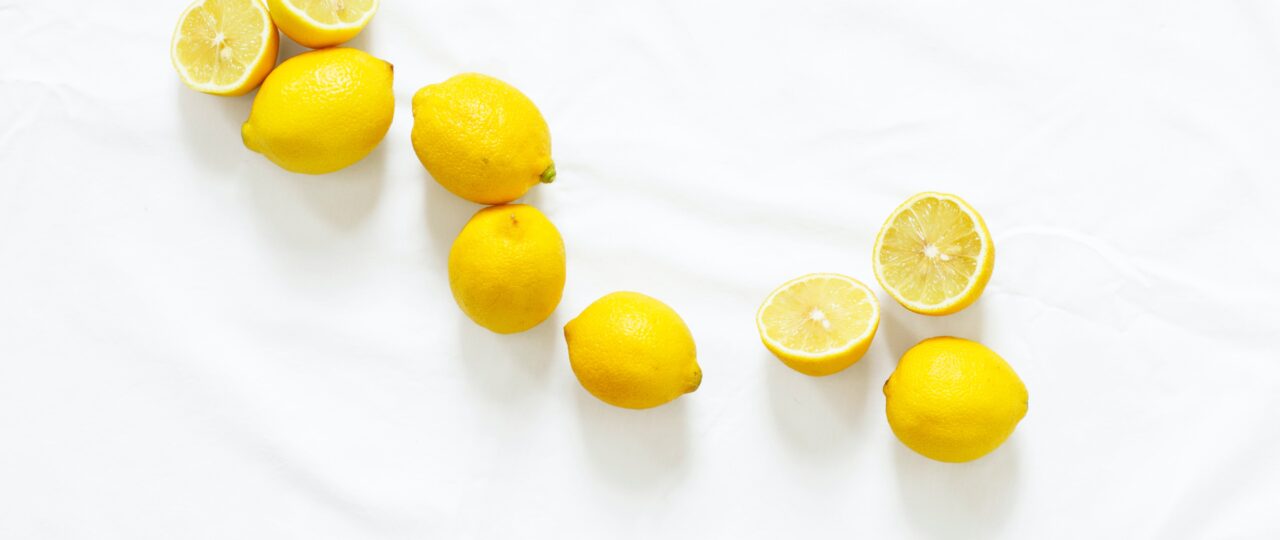 bunch of sliced American lemon